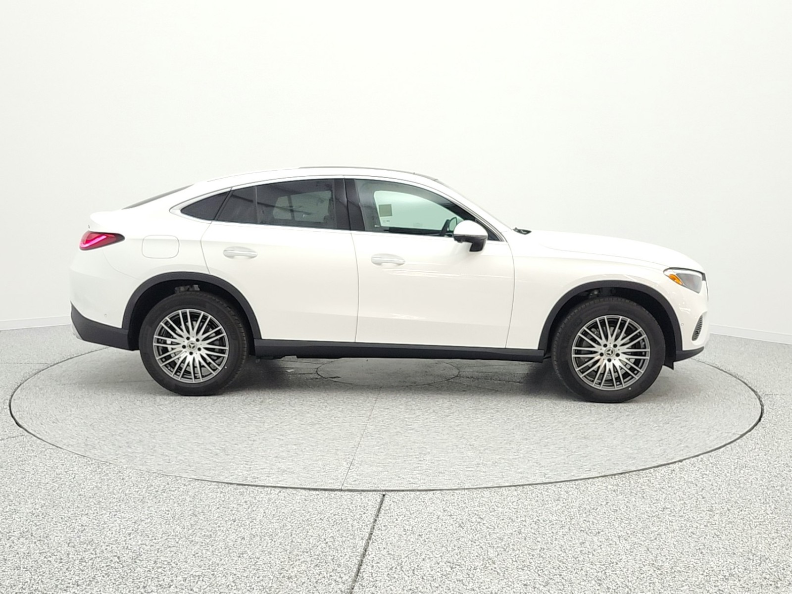 New 2026 Polar White Mercedes-Benz GLC 300 image 4