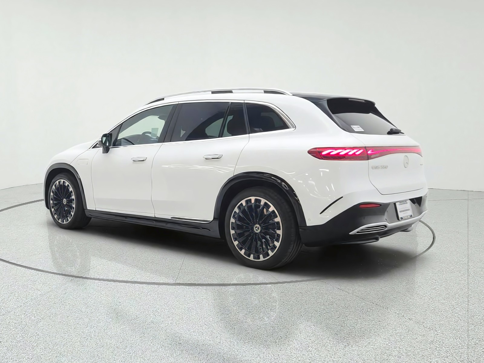 New 2026 MANUFAKTUR Moonlight White Metallic Mercedes-Benz EQS 550 4MATIC® SUV image 7