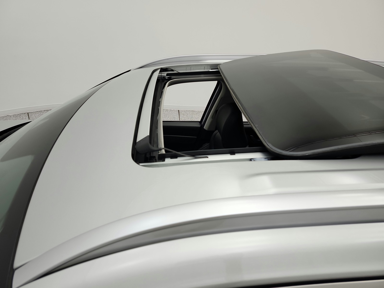 Used 2022 Typhoon Silver Hyundai SEL AWD image 16