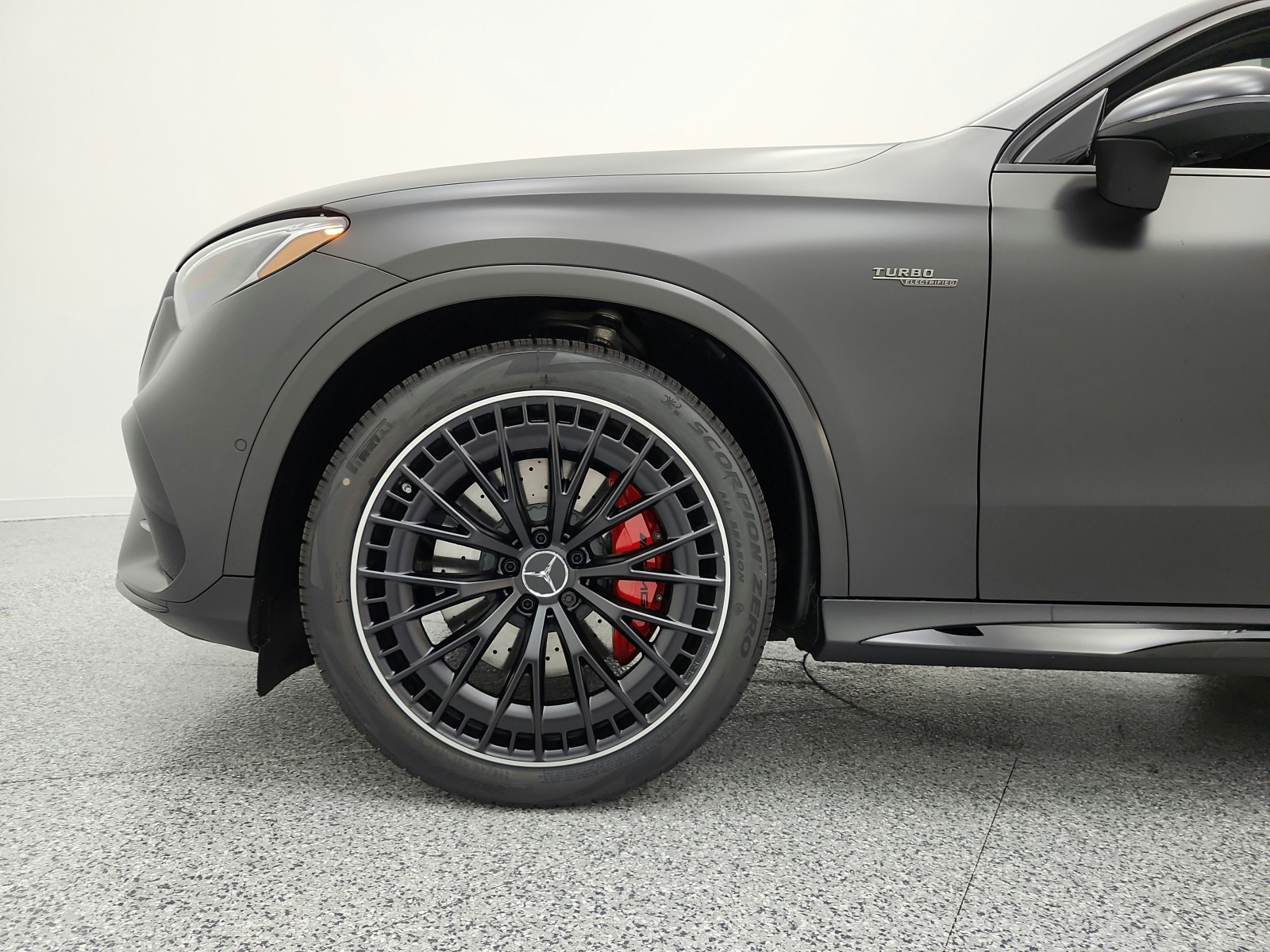 New 2026 MANUFAKTUR Graphite Grey Magno Mercedes-Benz AMG® GLC 43 image 13