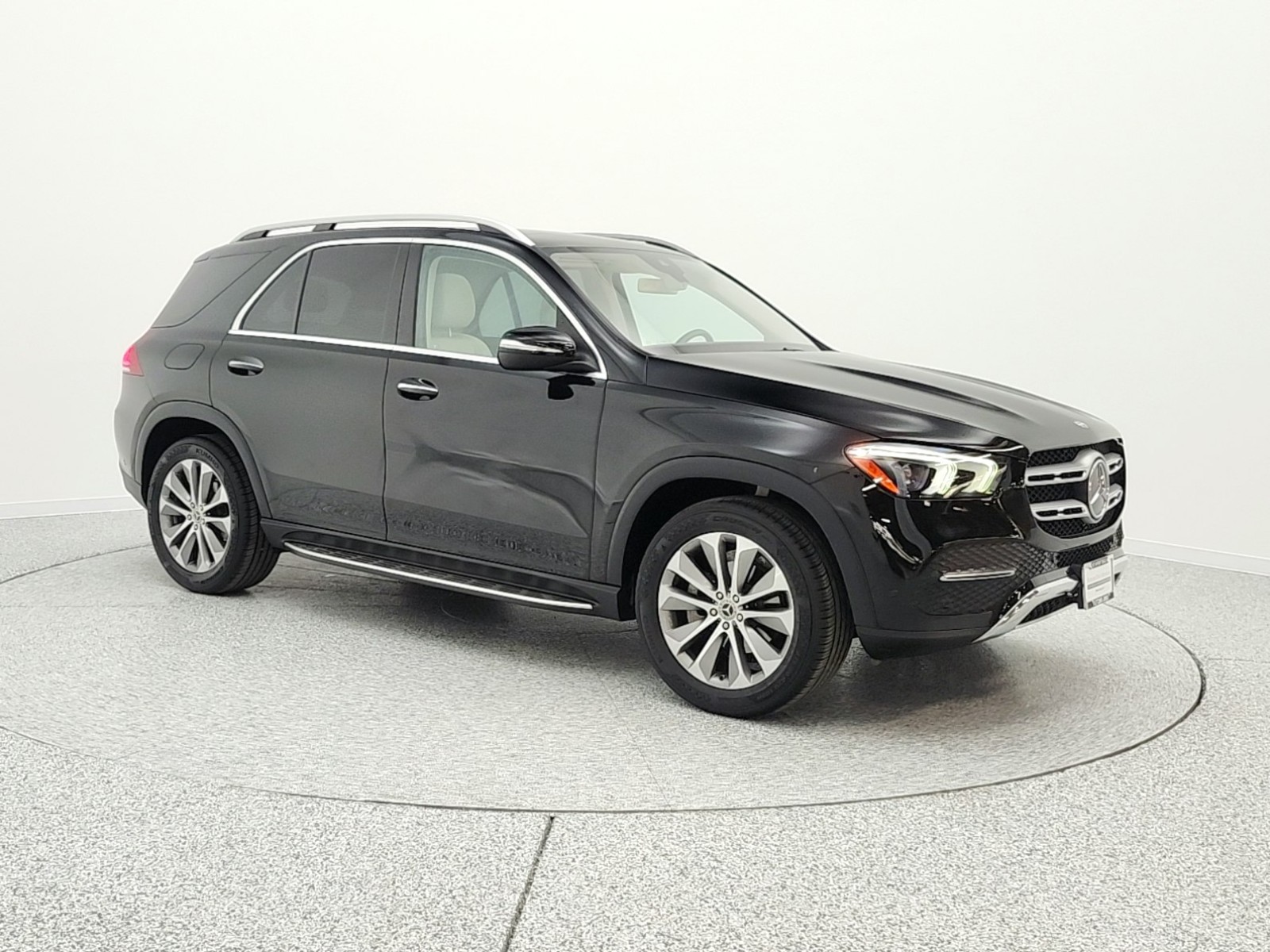 Used 2020 Black Mercedes-Benz GLE 350 4MATIC® SUV image 3