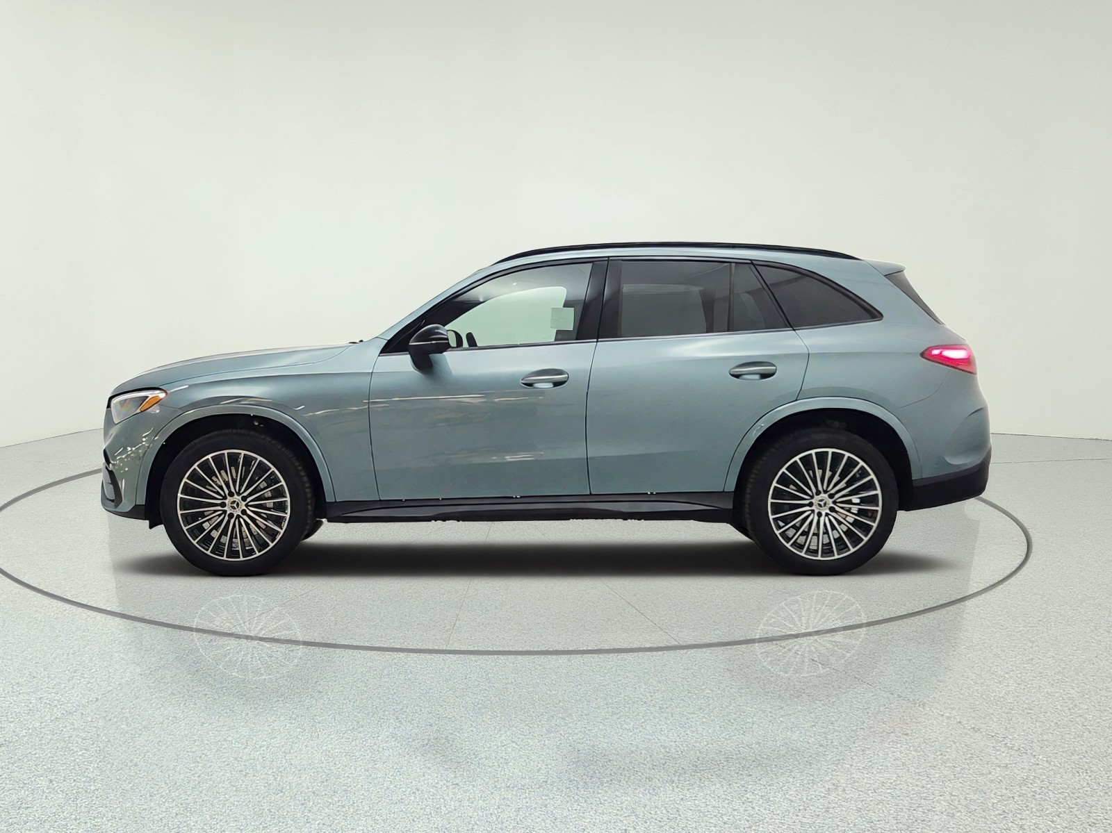 New 2027 Verde Silver Metallic Mercedes-Benz GLC 300 SUV image 8