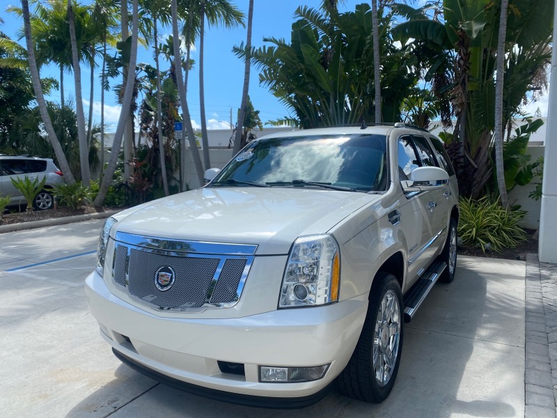 2013 Cadillac Escalade Luxury 1 OWNER LOW MILES 70,251 in ,