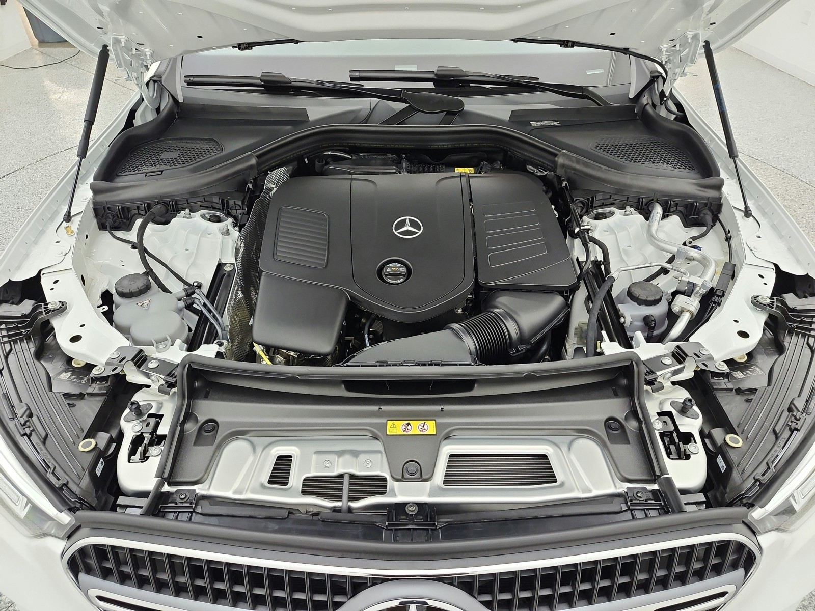 New 2027 Polar White Mercedes-Benz GLC 300 SUV image 12
