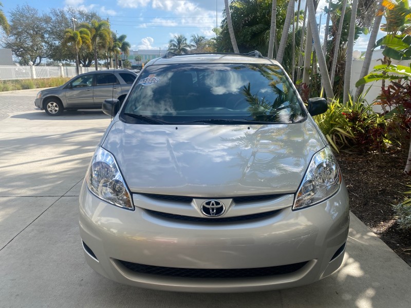 2010 Toyota Sienna LE LOW MILES 41,871 1 OWNER 7 PASSENGER in , 