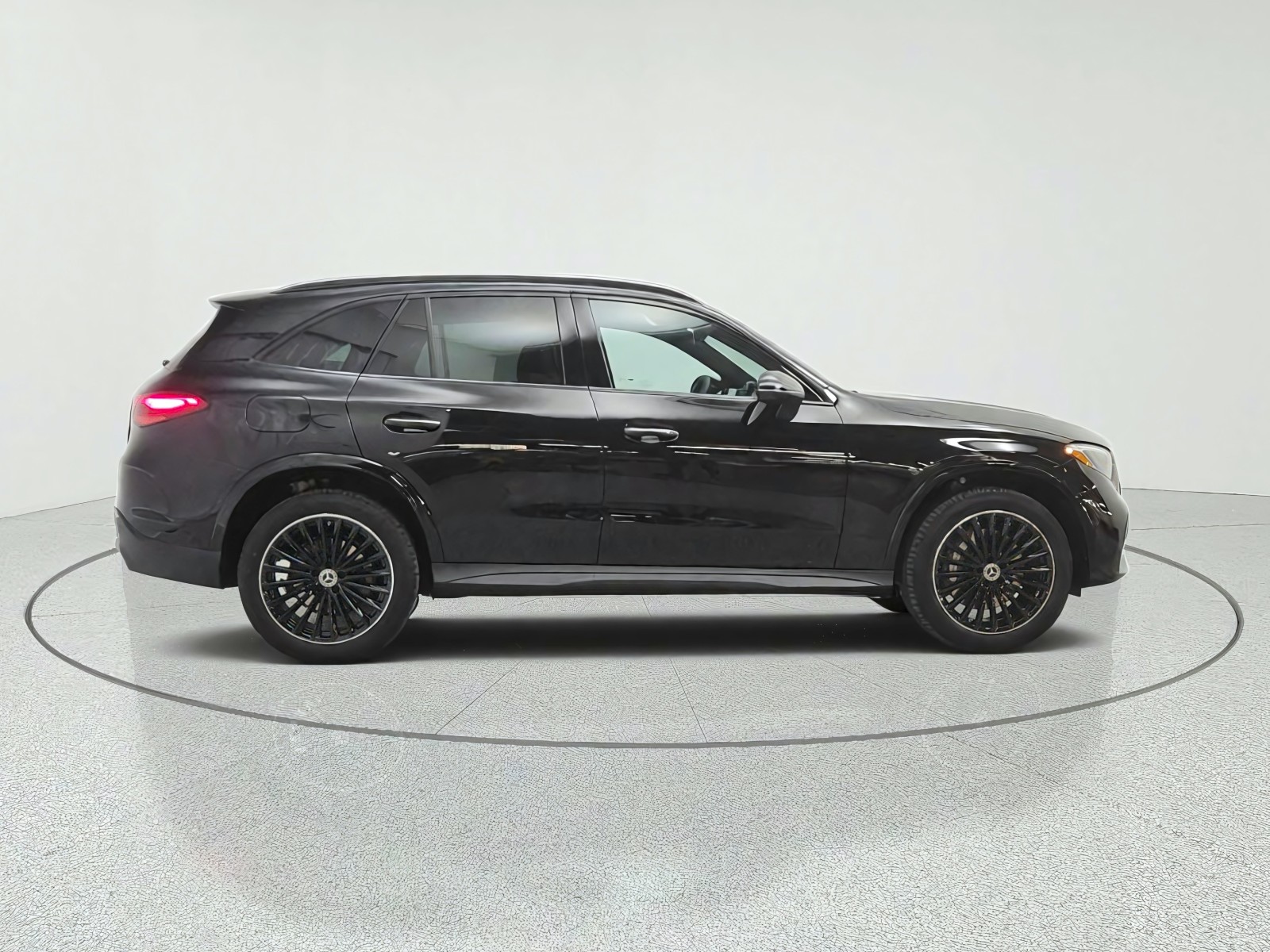 New 2027 Obsidian Black Metallic Mercedes-Benz GLC 300 SUV image 4