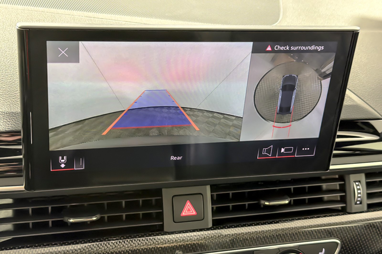 Used 2023 Daytona Gray Pearl Effect Audi Premium Plus 3.0 TFSI quattro image 18