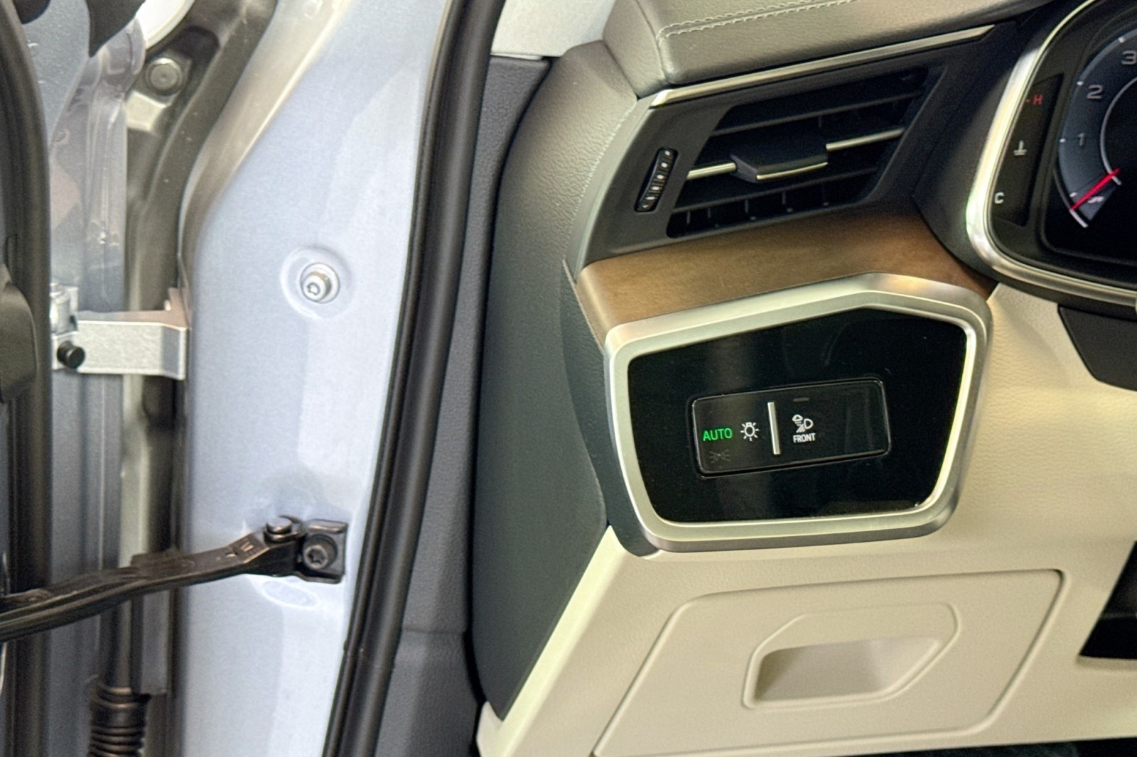 Used 2025 Florett Silver Metallic Audi Premium image 10