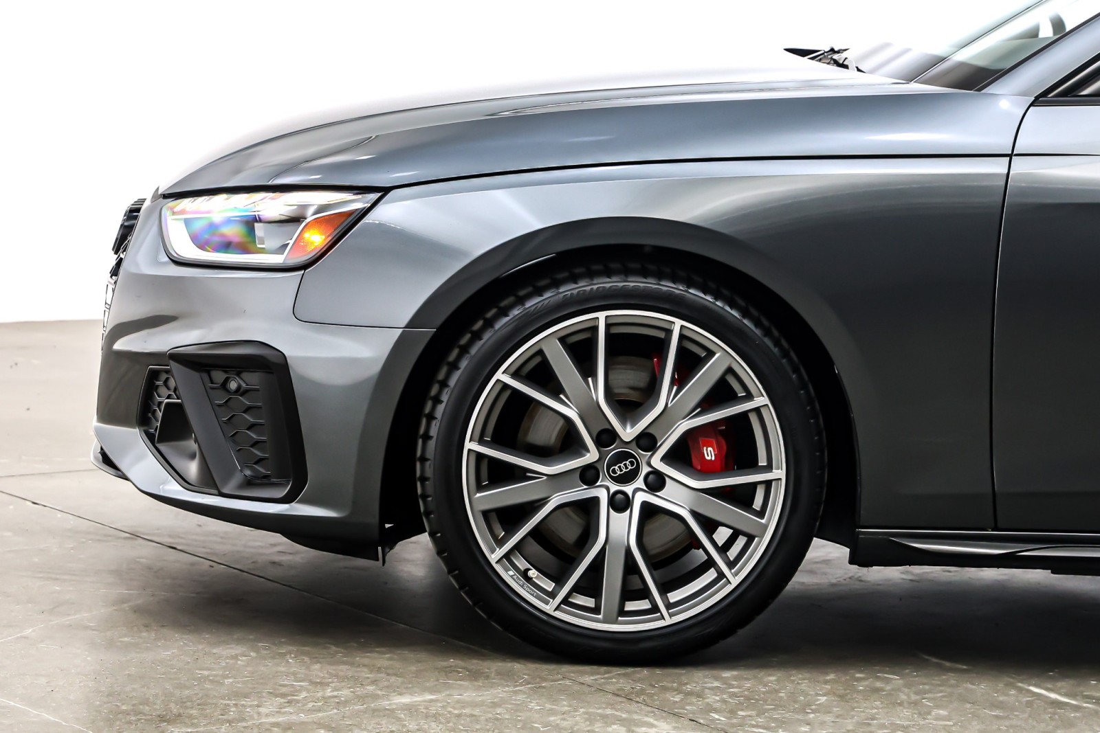 Used 2023 Daytona Gray Pearl Effect Audi Premium Plus 3.0 TFSI quattro image 11