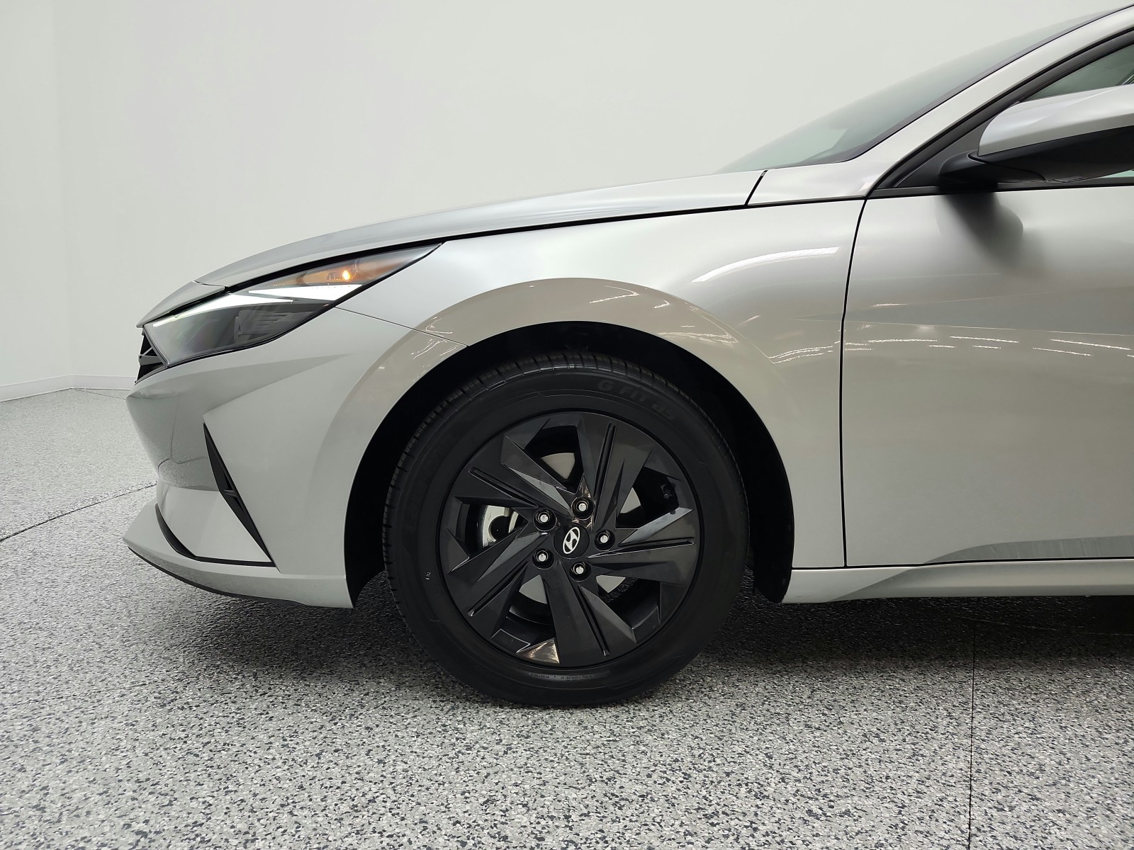 Used 2021 Shimmering Silver Pearl Hyundai SEL IVT image 21
