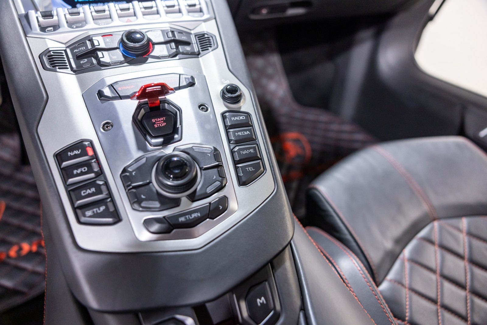 2015 Lamborghini Aventador Roadster LP 700-4 photo 44