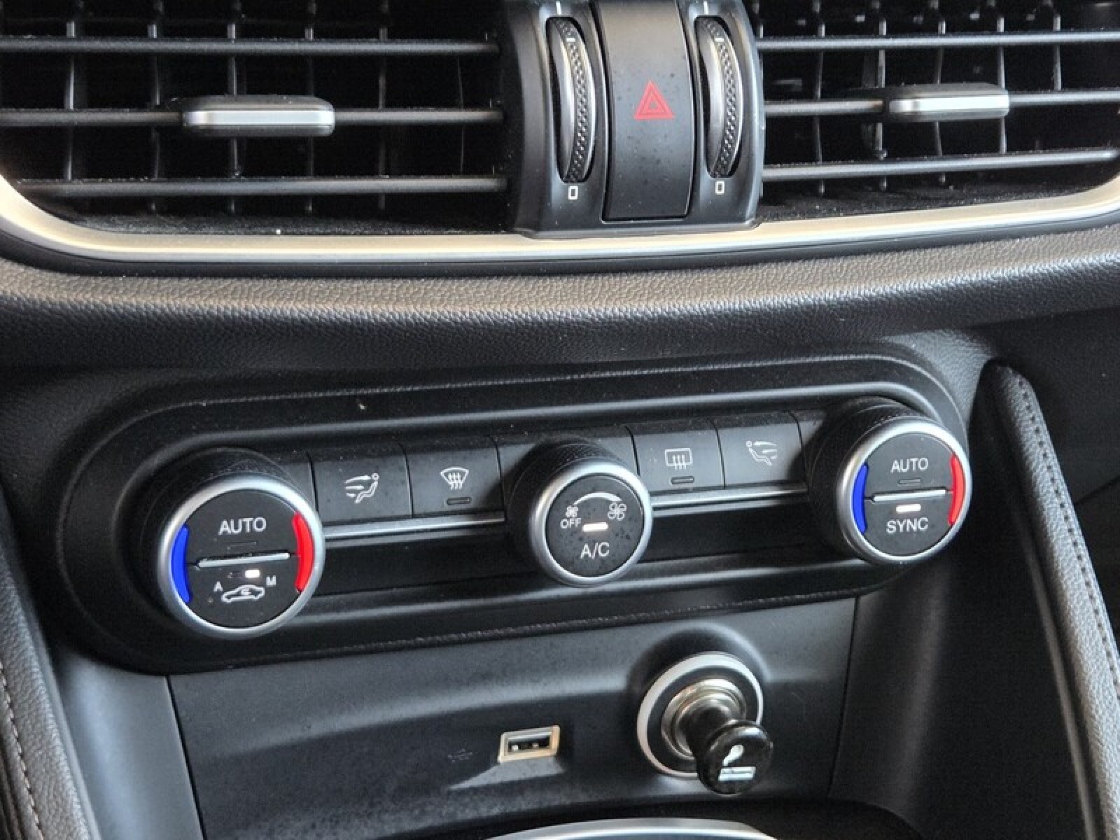 Used 2019 BLUE Alfa Romeo  image 32