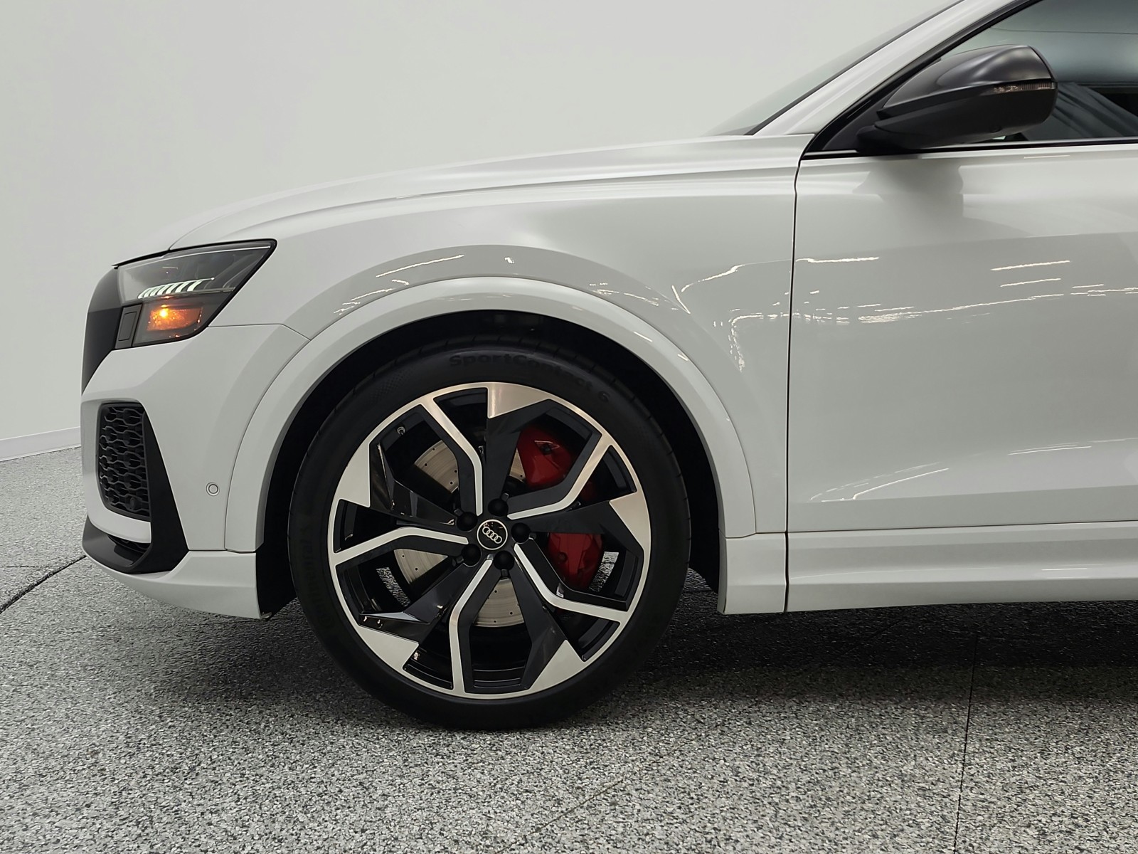 Used 2024 Glacier White Metallic Audi 4.0 TFSI quattro image 22