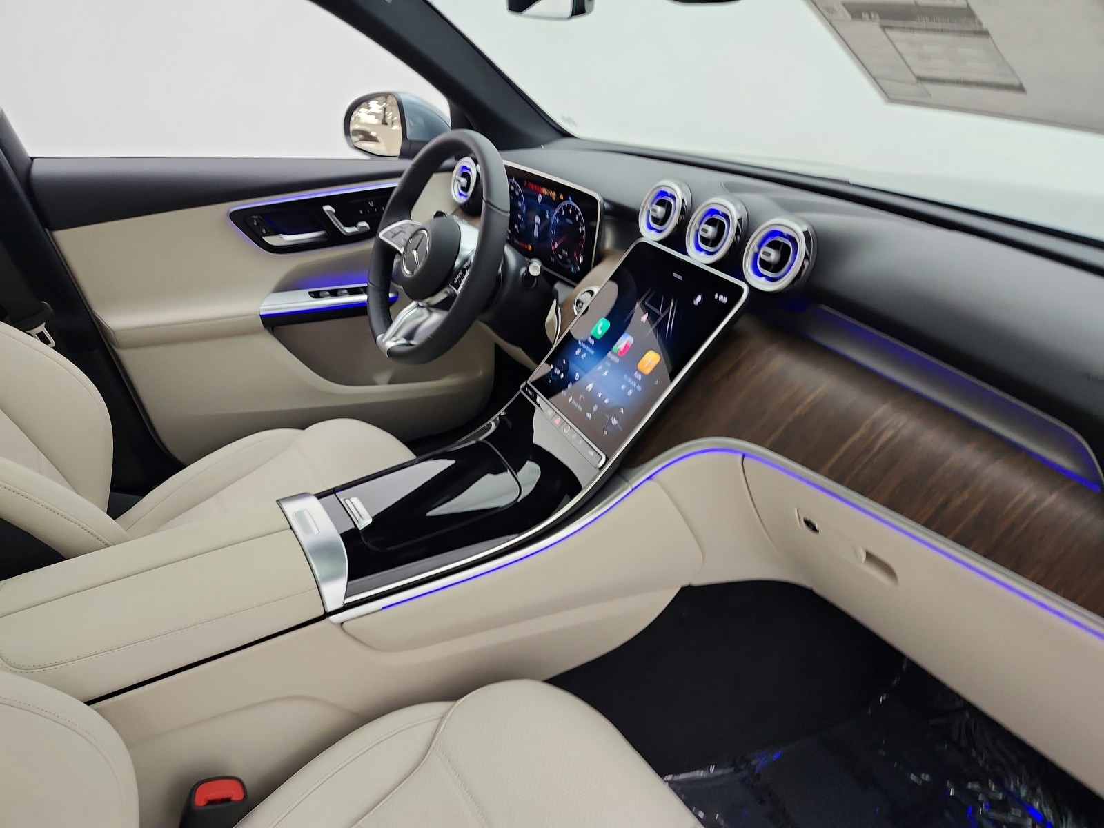 New 2027 Verde Silver Metallic Mercedes-Benz GLC 300 SUV image 15