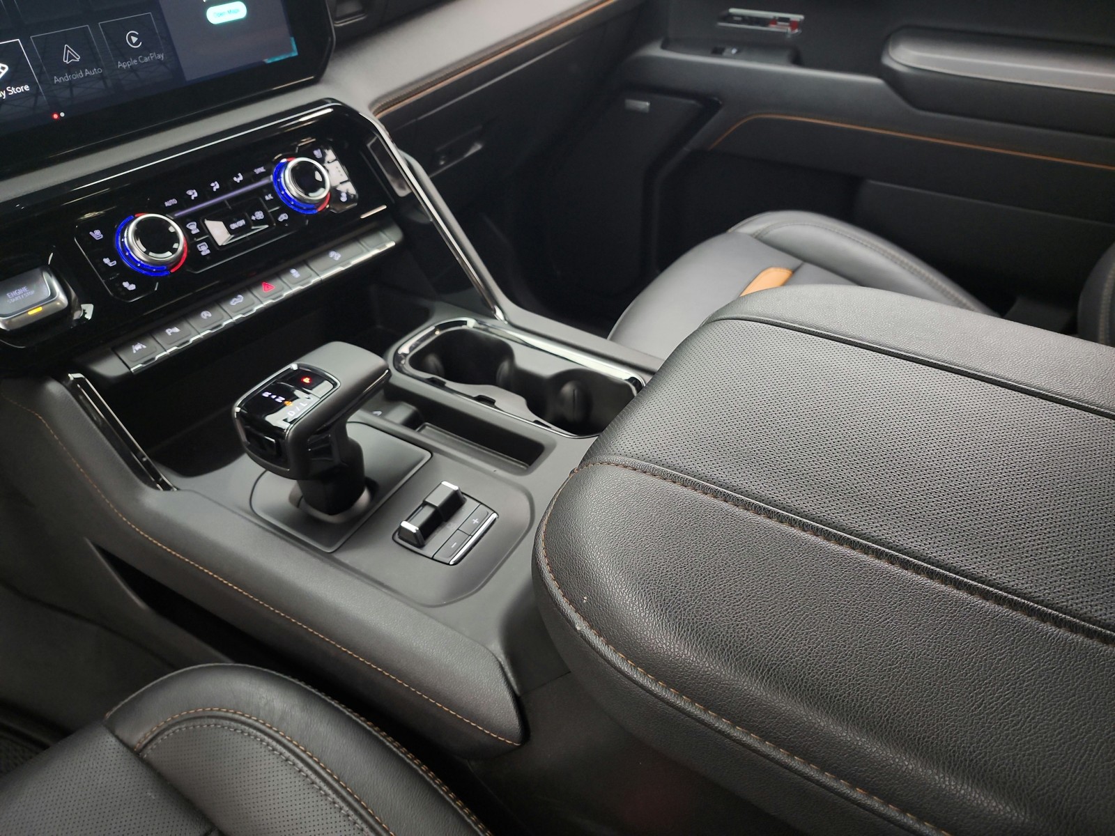 Used 2025 Onyx Black GMC 4WD Crew Cab 147 AT4 image 13