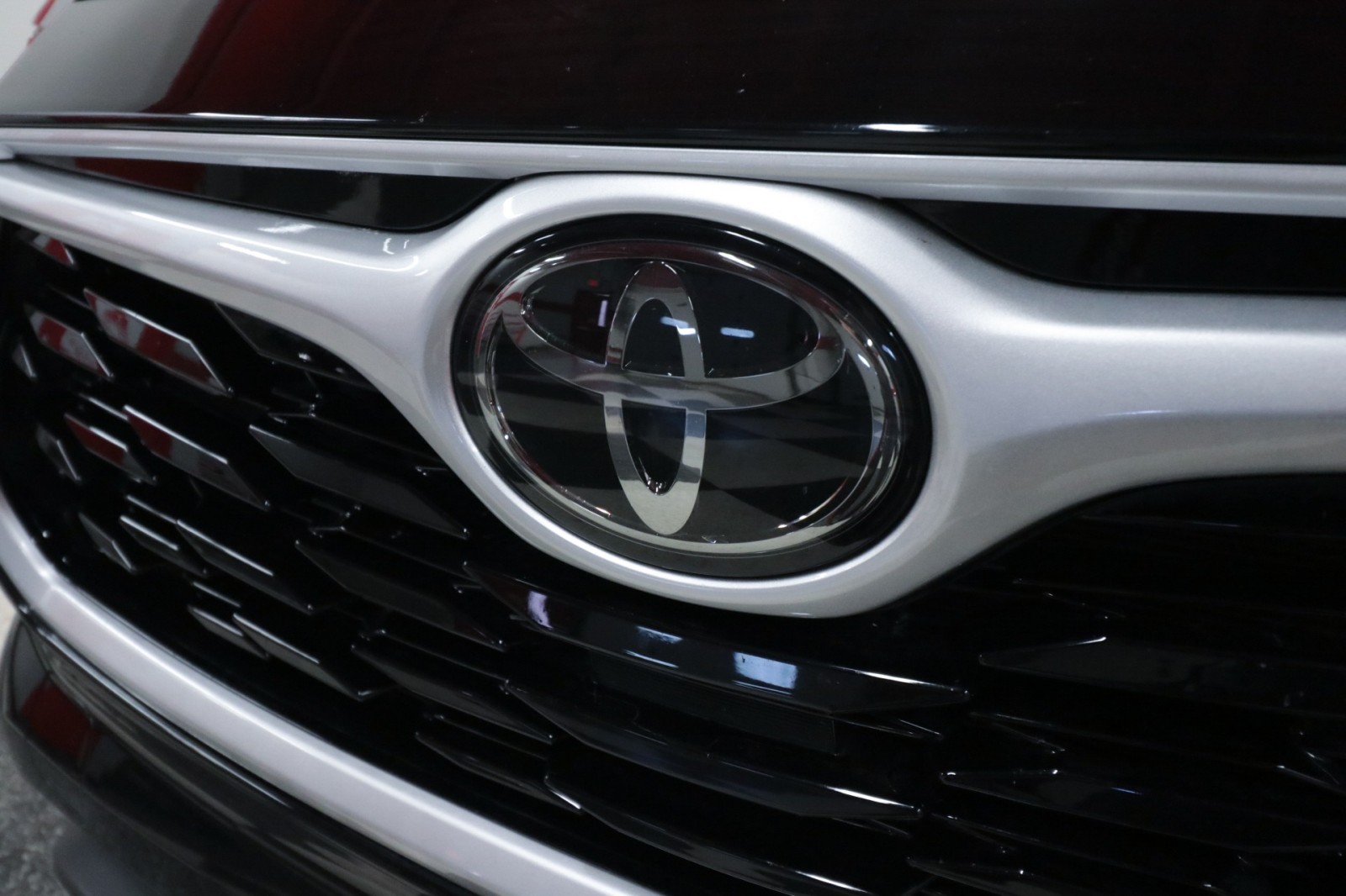 Used Car 2021 Toyota Highlander  Xle For Sale Under $35,000 In Austin, Texas