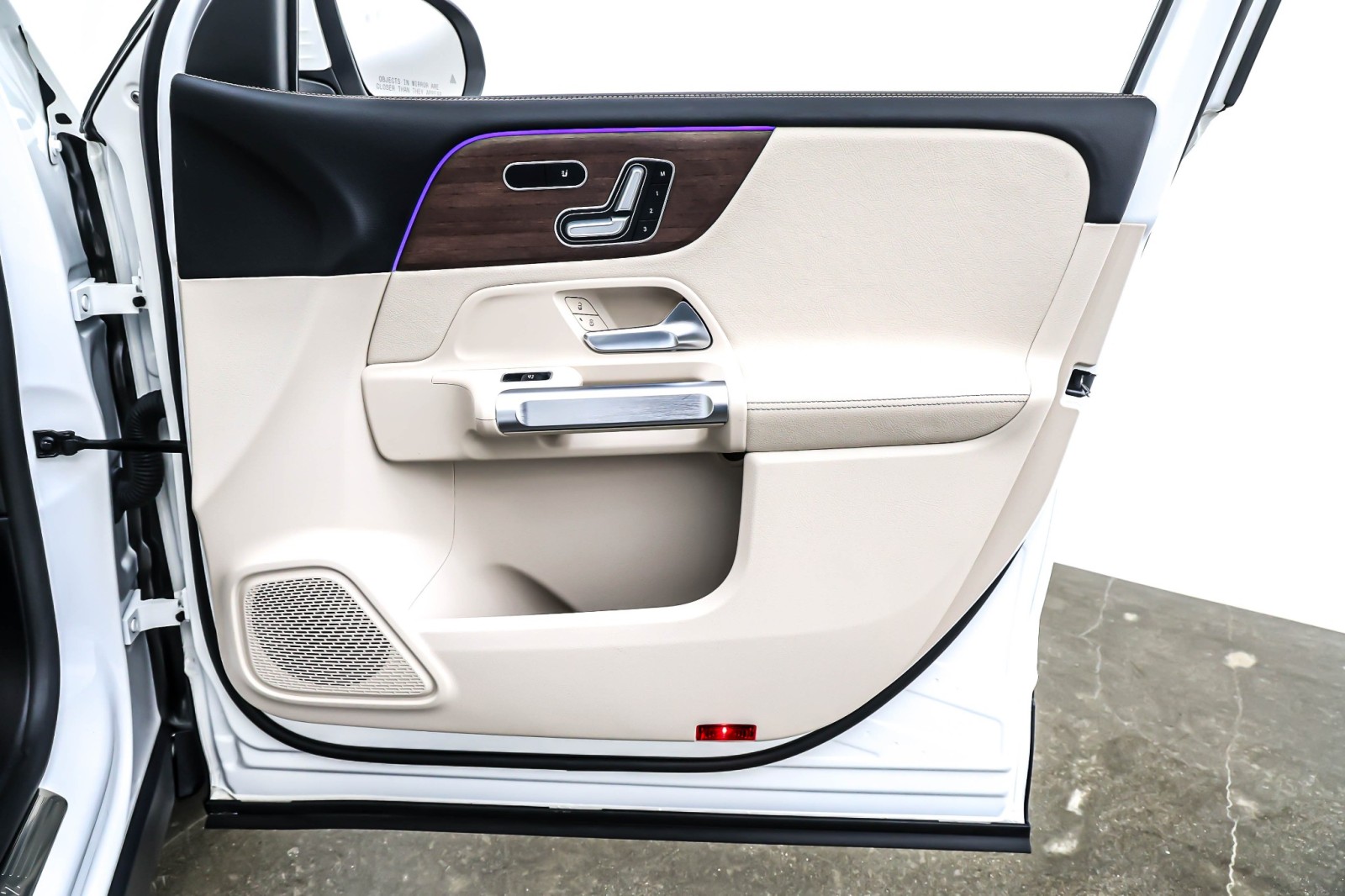 Used 2023 Polar White Mercedes-Benz GLB 250 image 23