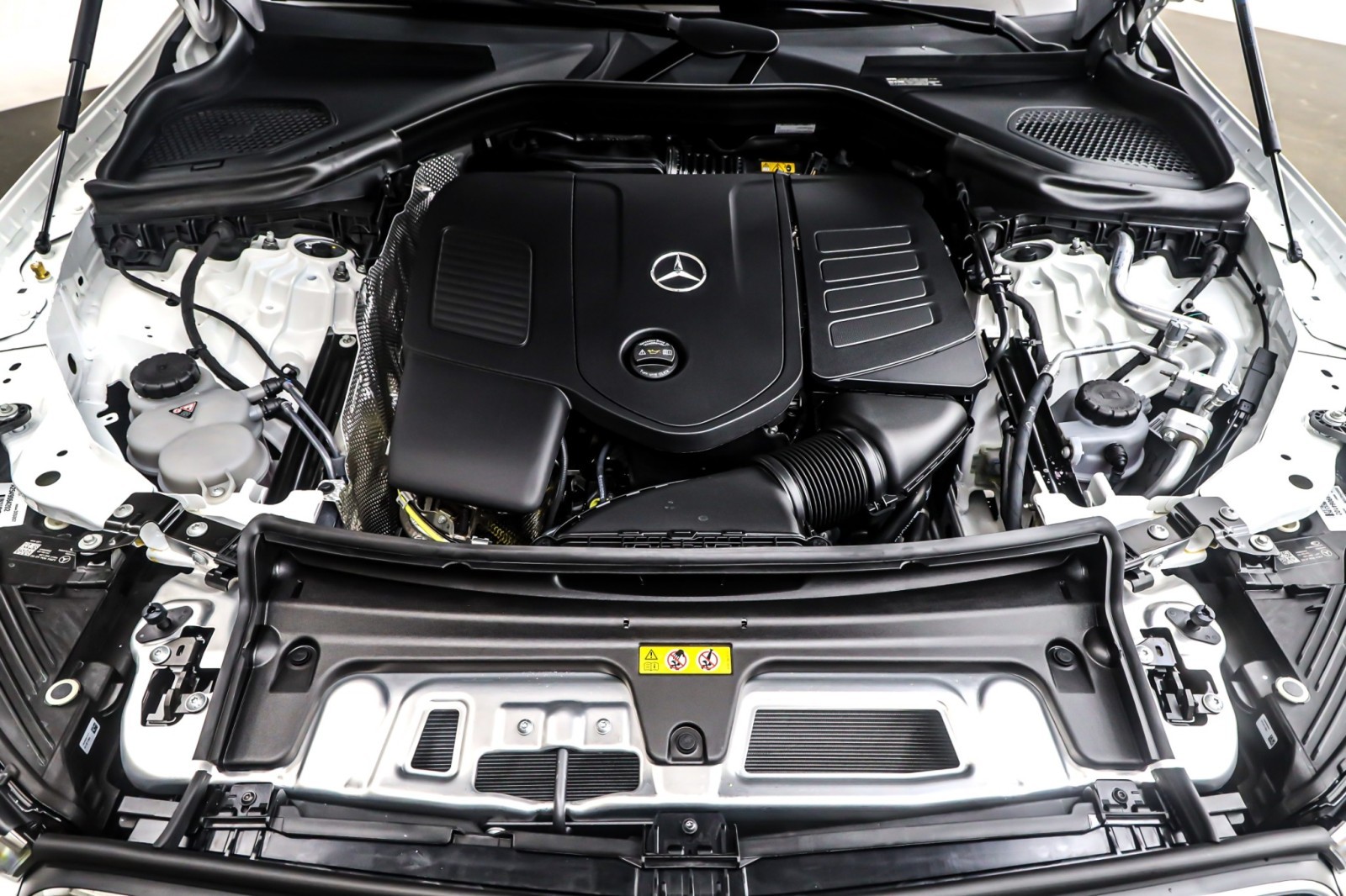 New 2026 Polar White Mercedes-Benz GLC 300 image 11