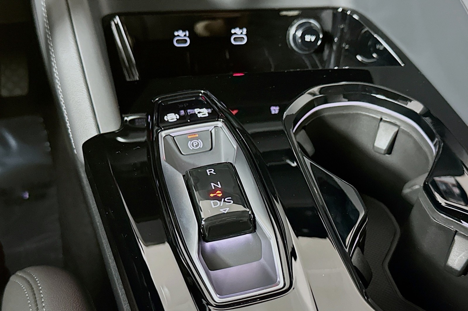 New 2025 Glacier White Metallic Audi Premium Plus image 7