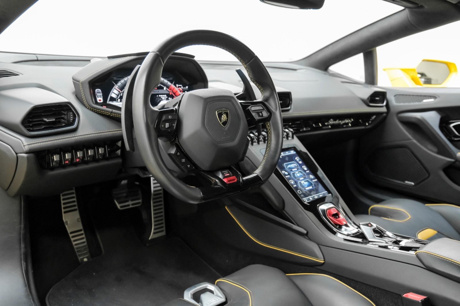 2021 Lamborghini Huracan EVO Spyder SportSeats 19Alloys BiColorLeatherPkg 13