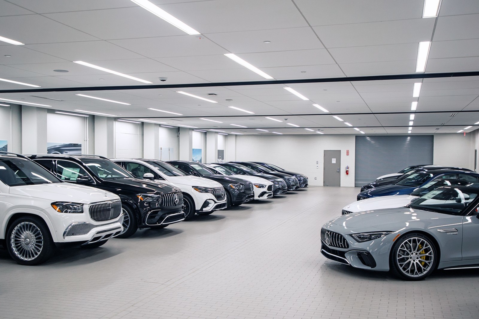 New 2026 Arctic White Mercedes-Benz Standard Roof Worker image 21
