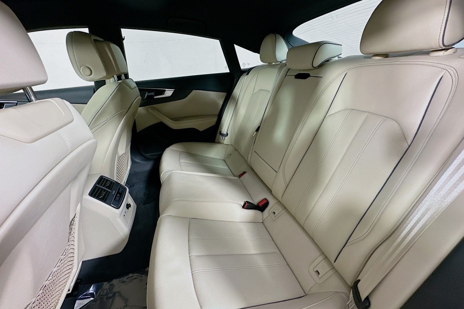 Used 2023 Daytona Gray Pearl Effect Audi S line Premium Plus image 9