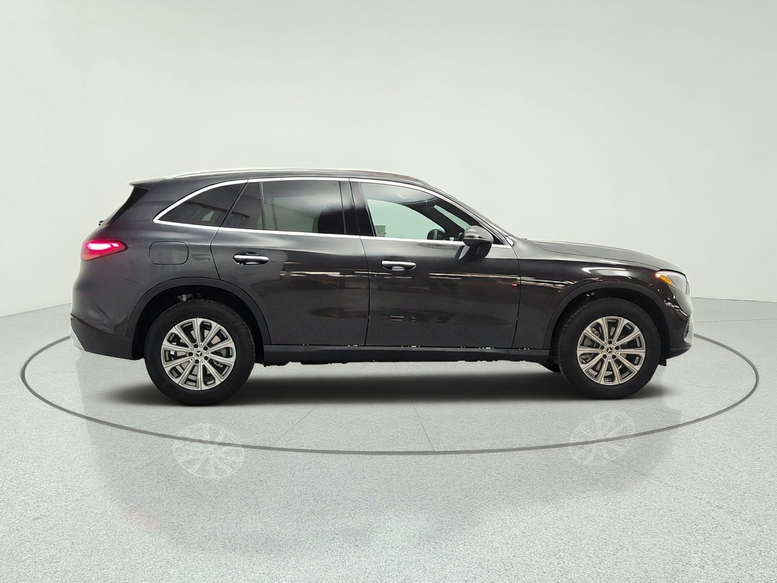 New 2027 Graphite Grey Metallic Mercedes-Benz GLC 300 SUV image 4