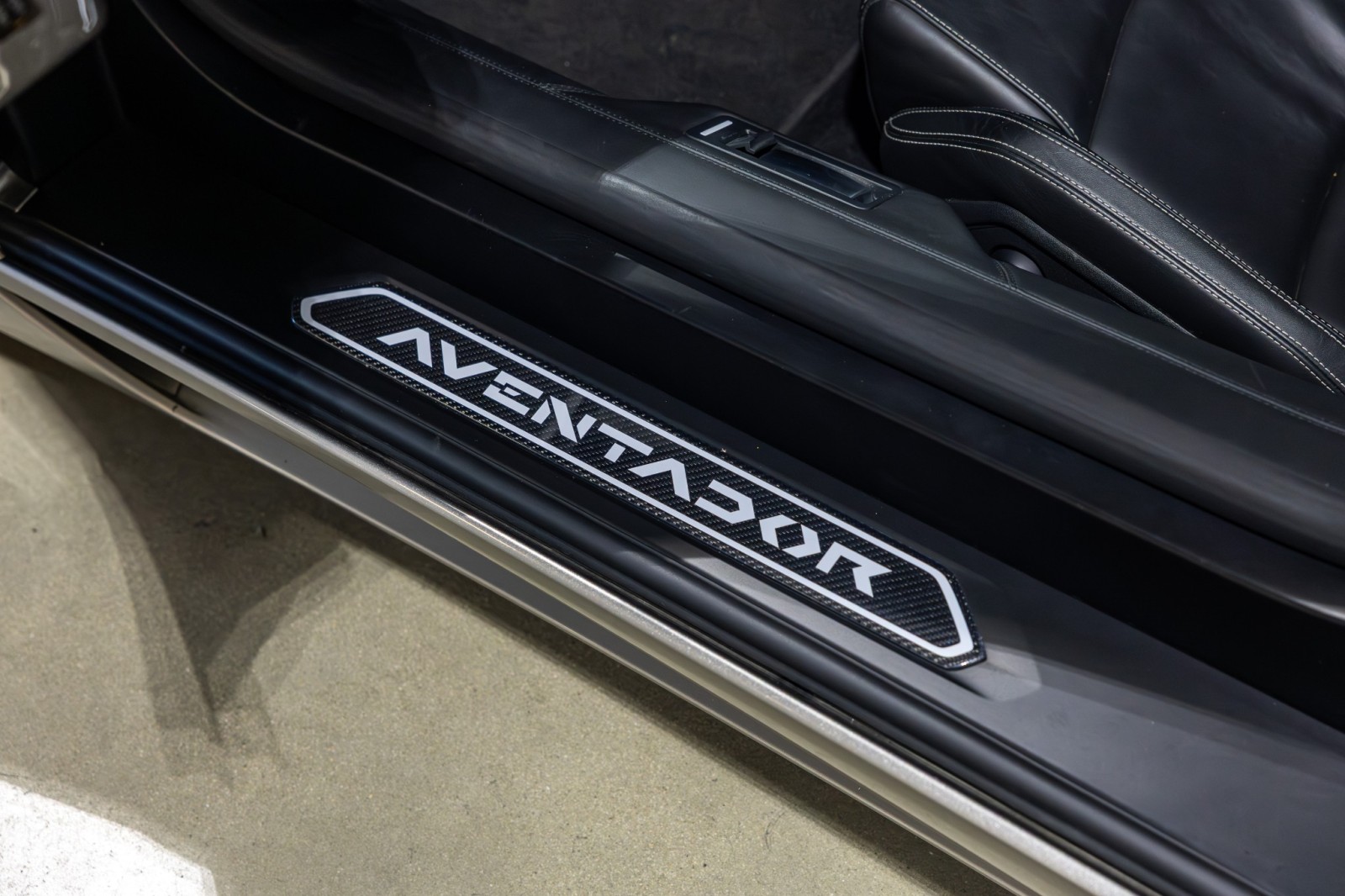 Used Car 2014 Lamborghini Aventador  Roadster - Grigio Antares Metallic - Transparent Engine Bonnet - Sensonum Sound System For Sale Under $440,000 In Boerne, Texas