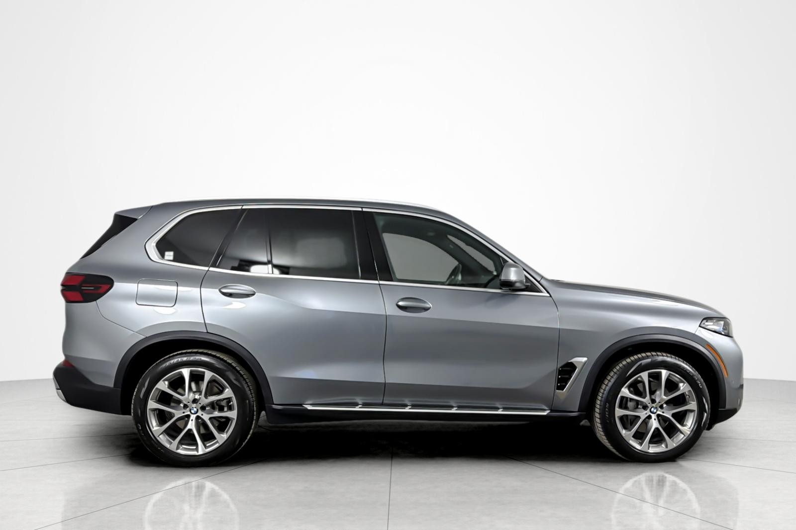Used 2025 SKYSCRAPER GREY BMW xDrive40i Sports Activity Vehicle image 6