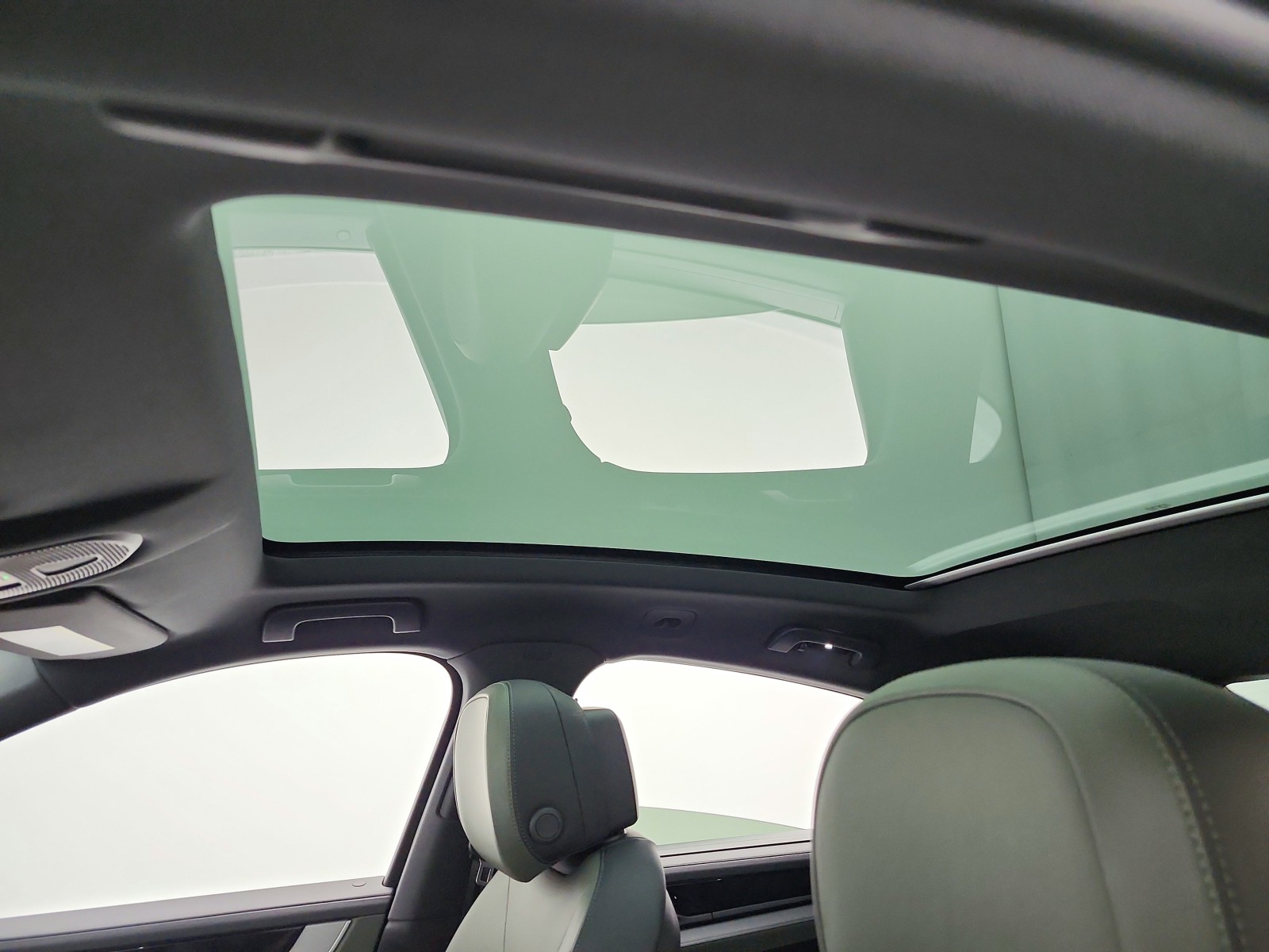 Used 2024 White Porsche Coupe AWD image 15