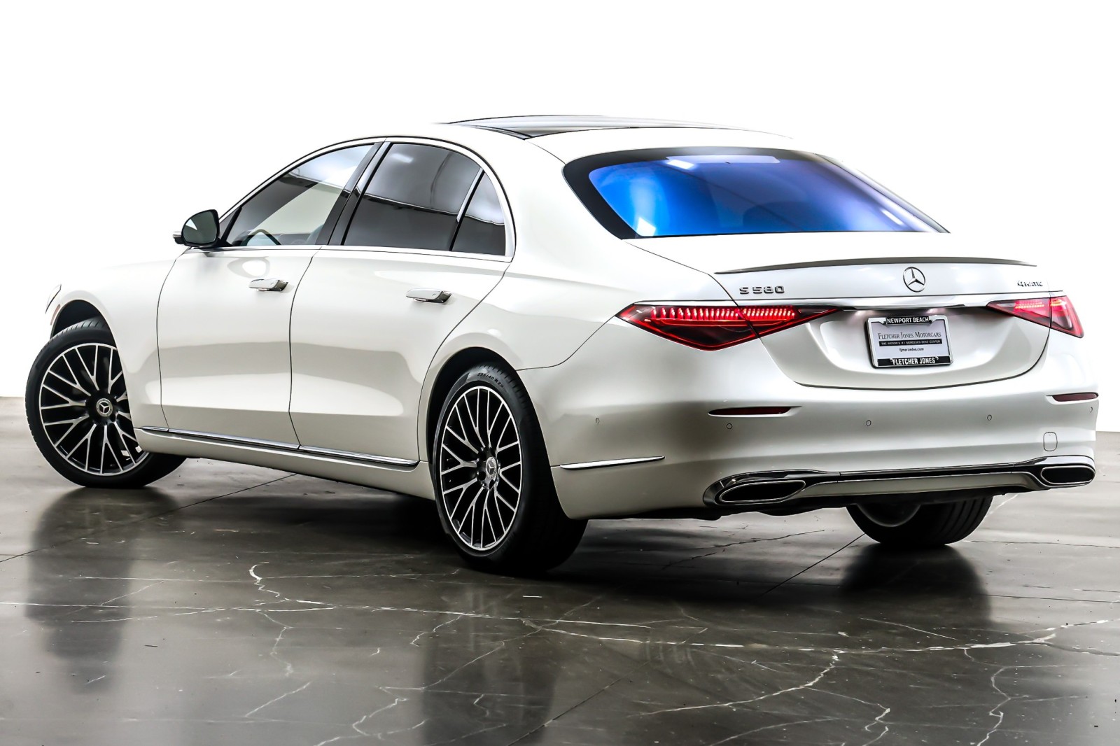 Certified Used 2022 MANUFAKTUR Diamond White Mercedes-Benz S 580 4MATIC® Sedan image 14