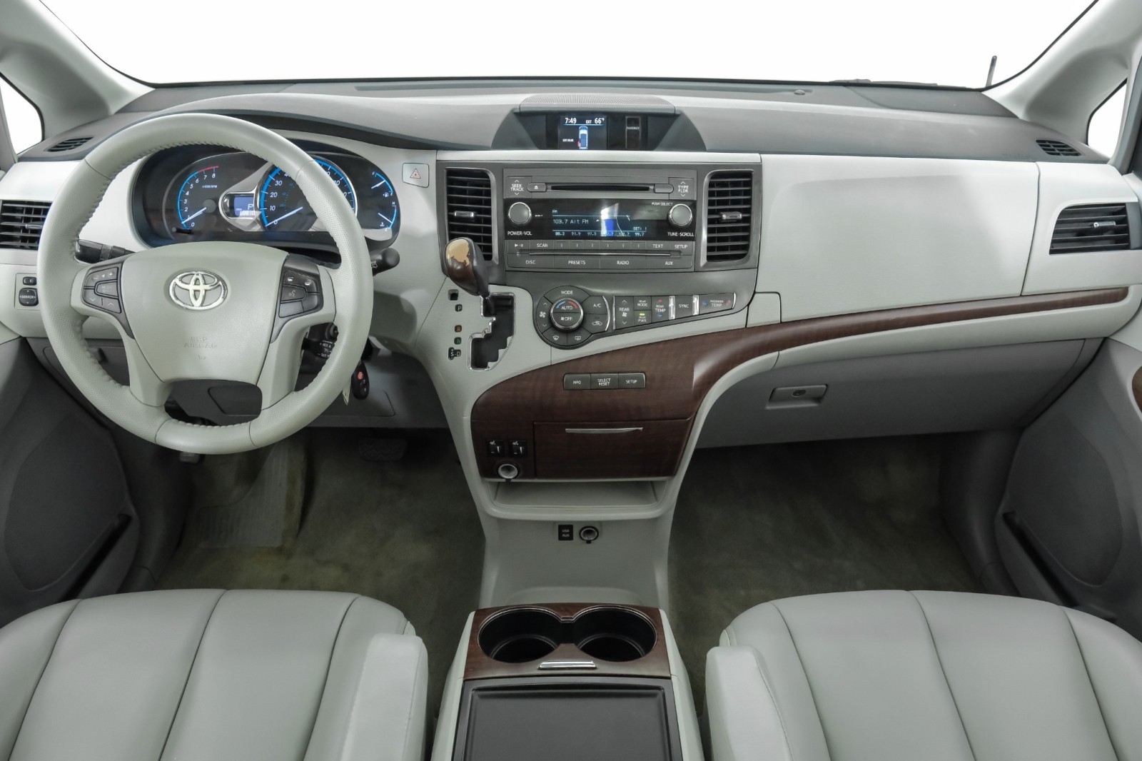 2013 Toyota Sienna XLE 8 PASSENGER SUNROOF LEATHER HEATED SEATS REAR  18