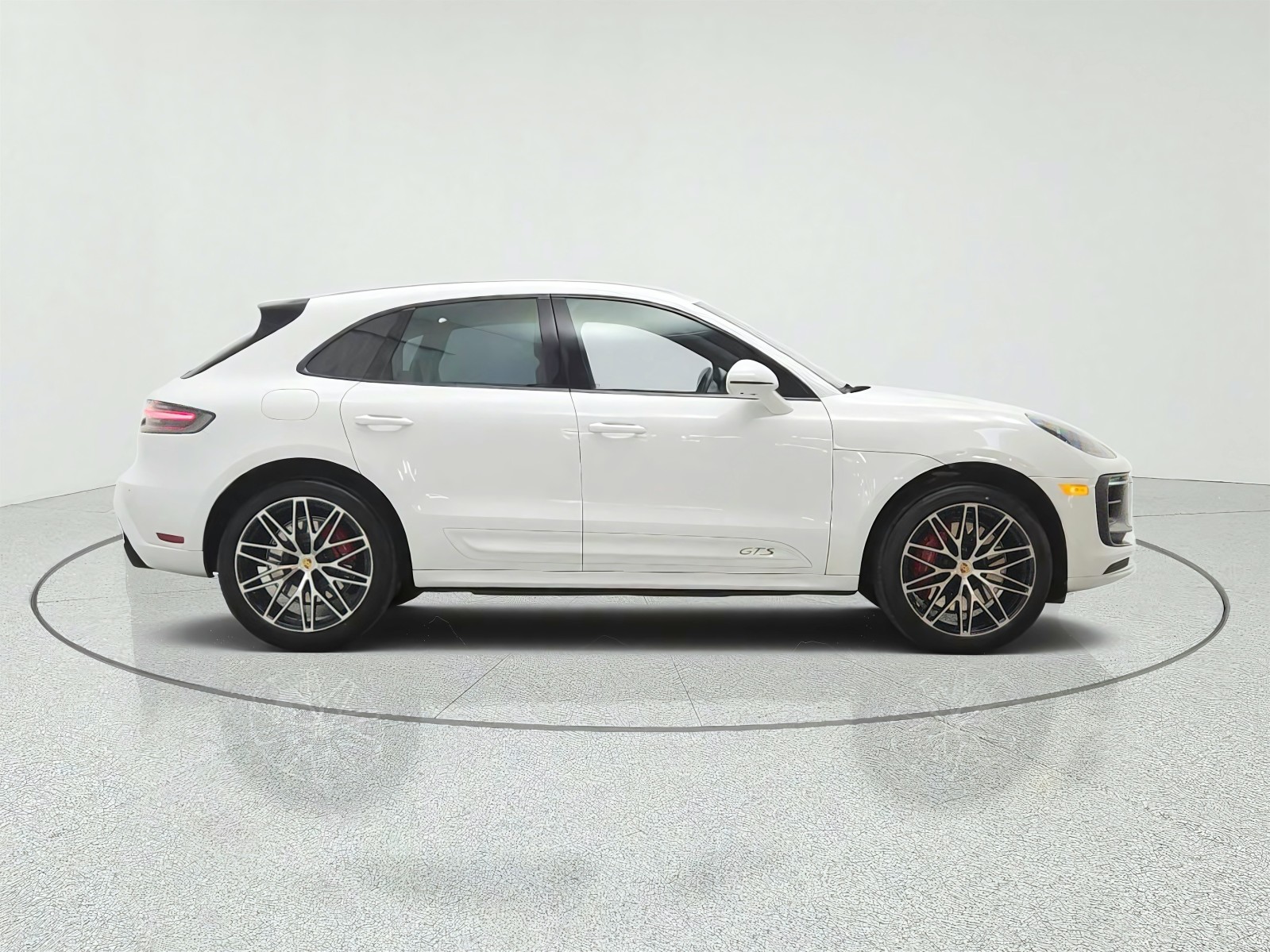 Used 2022 White Porsche GTS AWD image 4
