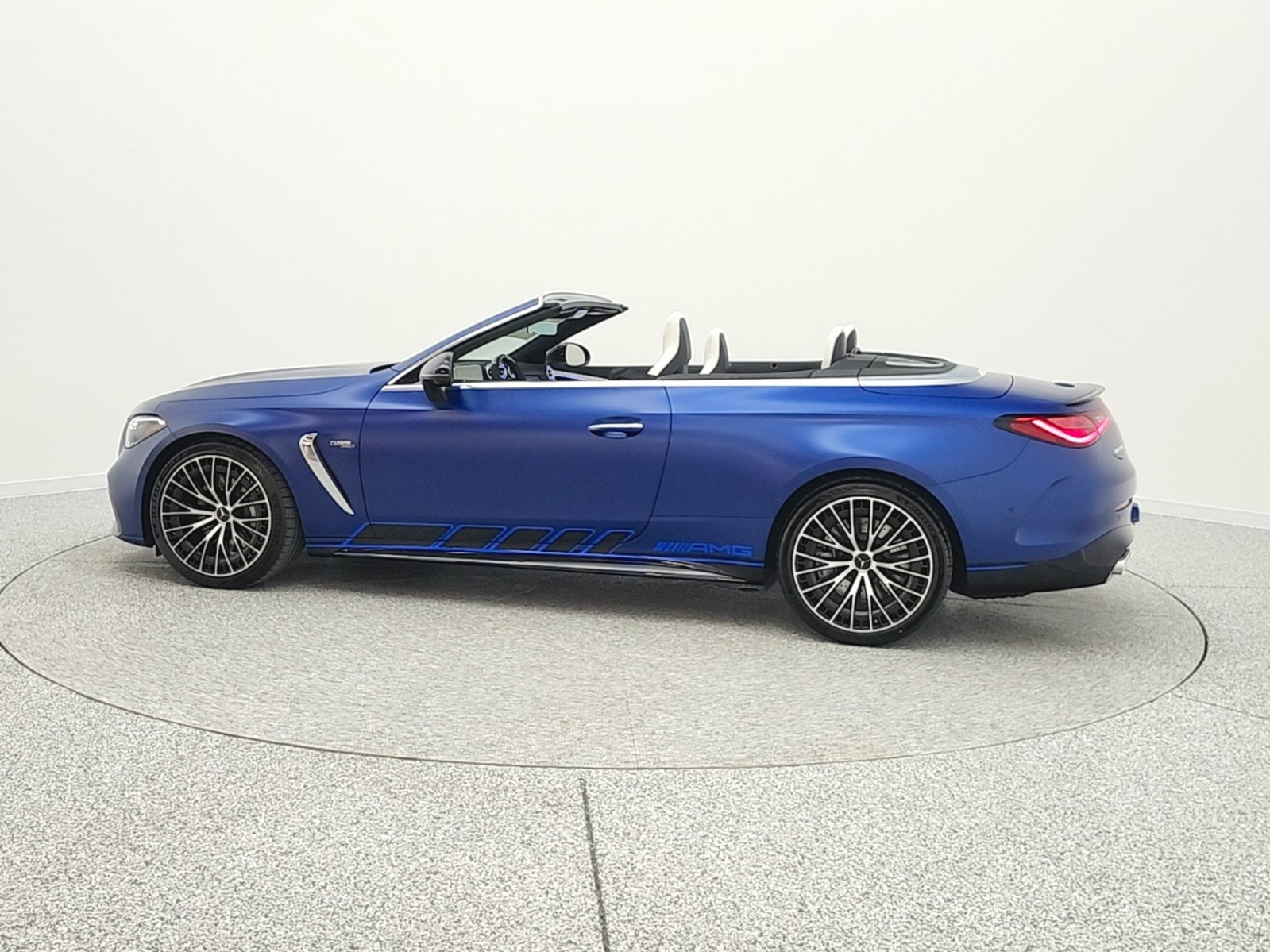 New 2026 MANUFAKTUR Starling Blue Magno Mercedes-Benz AMG® CLE 53 image 8