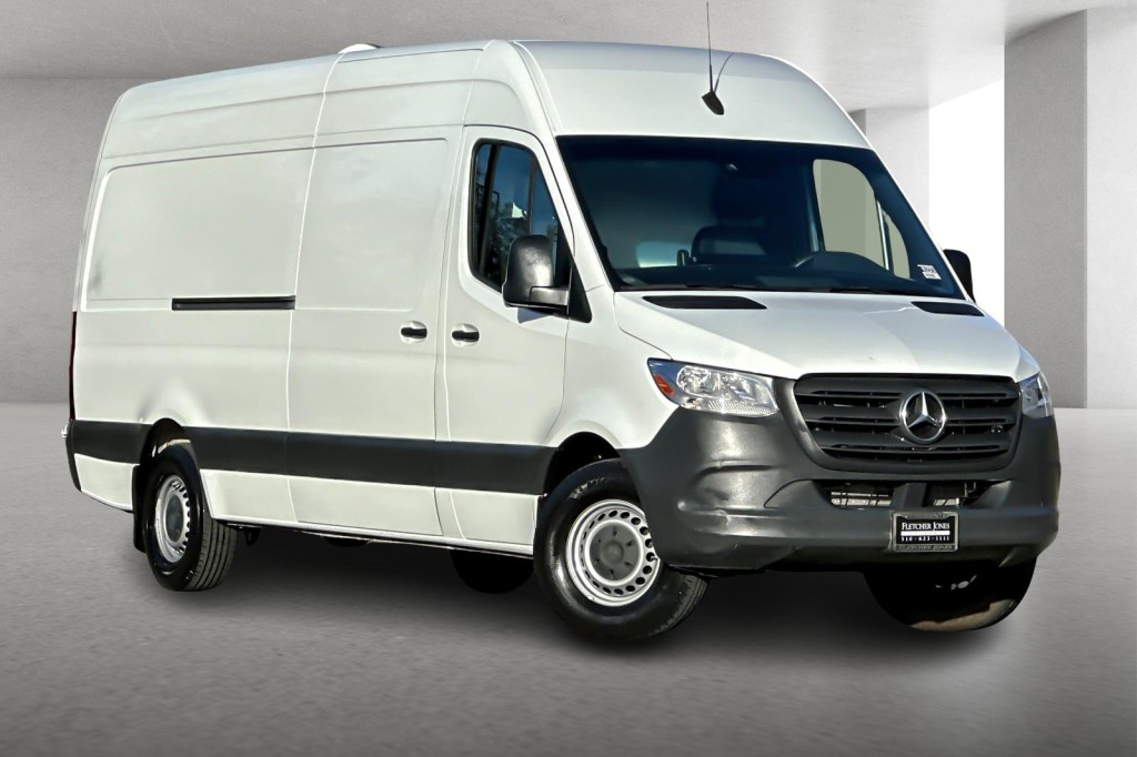 2022 mercedes benz 2500 high roof v6
