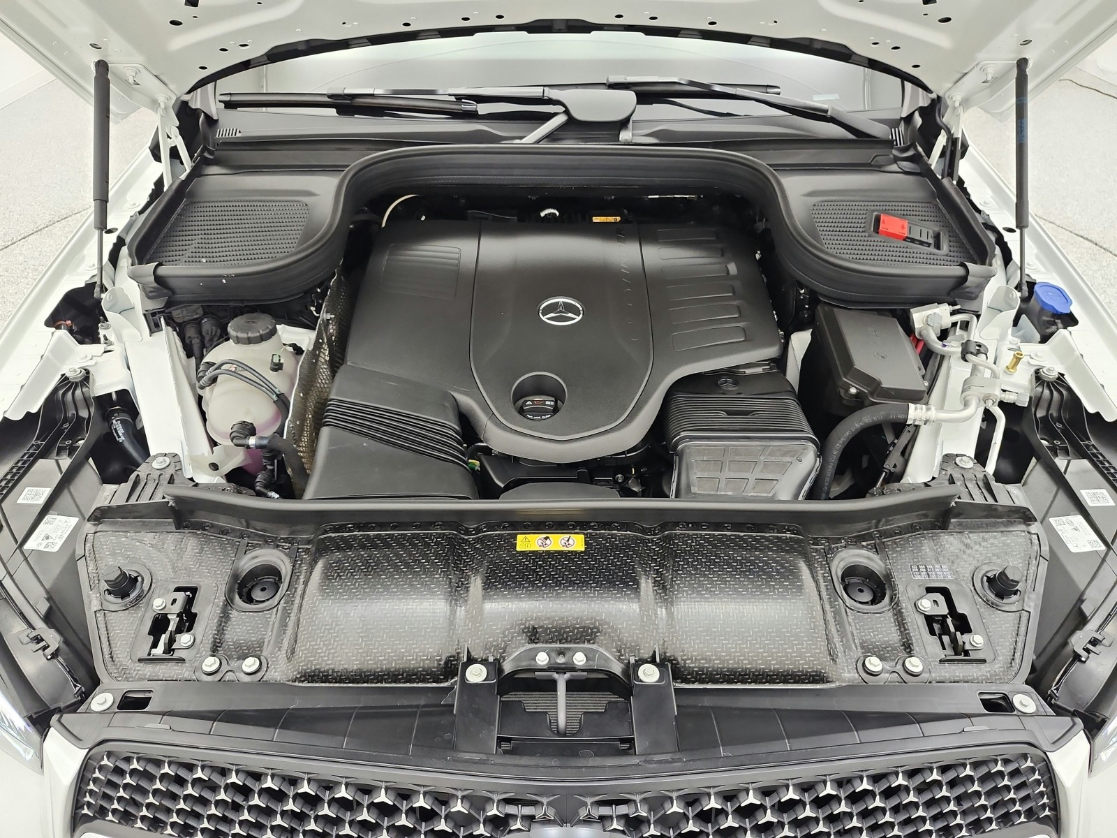 New 2026 Polar White Mercedes-Benz GLE 450 4MATIC® Coupe image 12