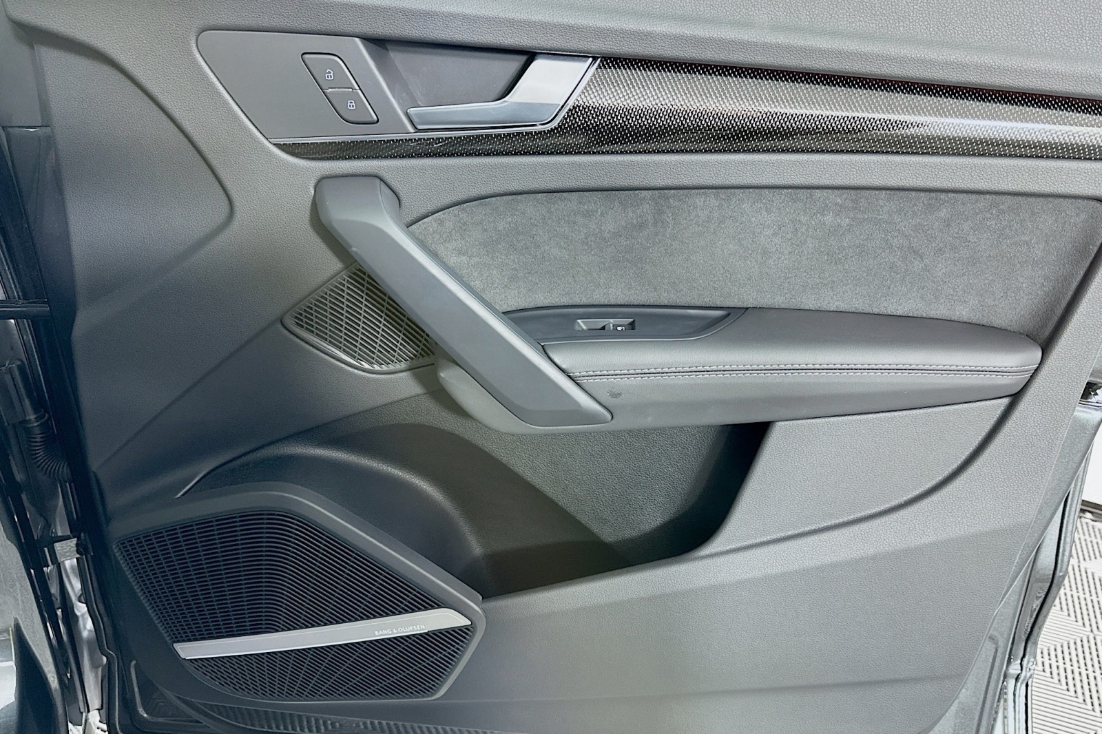 Used 2025 Daytona Gray Pearl Effect Audi Premium Plus image 23