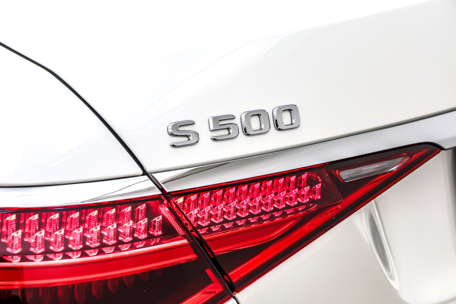 Certified Used 2023 MANUFAKTUR Diamond White Mercedes-Benz S 500 4MATIC® Sedan image 10