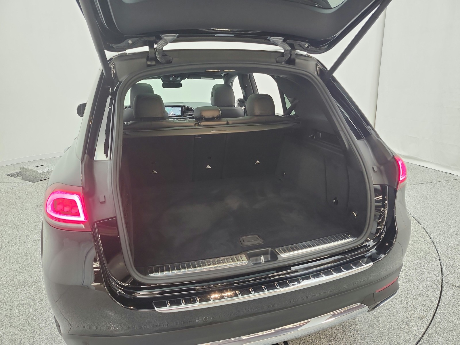 Certified Used 2022 Black Mercedes-Benz GLE 450 4MATIC® SUV image 21