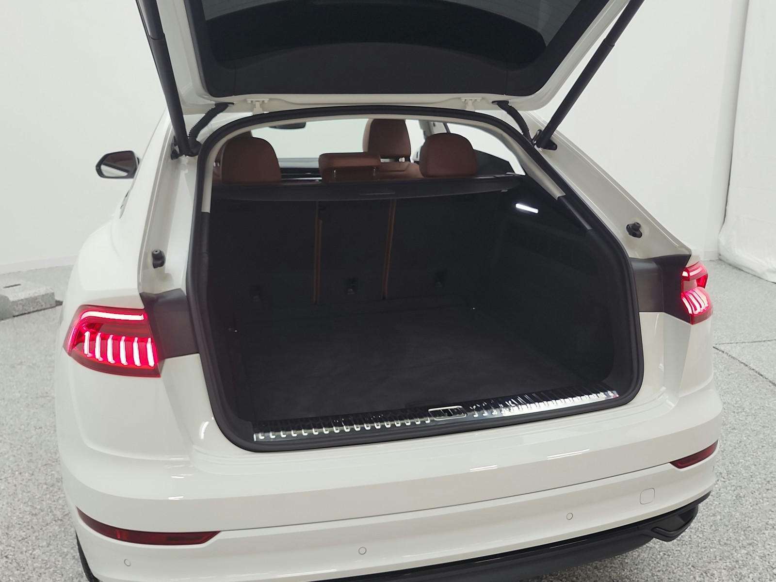 Used 2023 Carrara White Audi Premium 55 TFSI quattro image 21