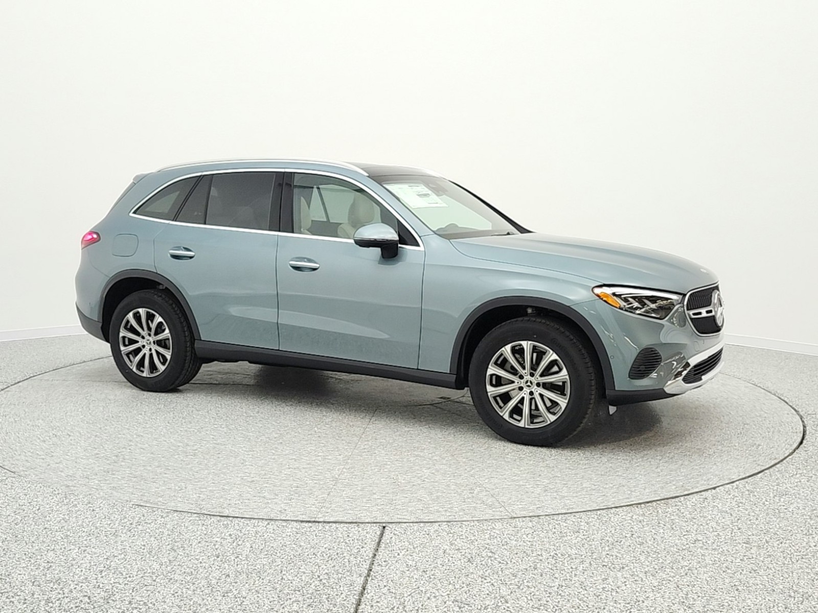 New 2026 Verde Silver Metallic Mercedes-Benz GLC 300 image 3