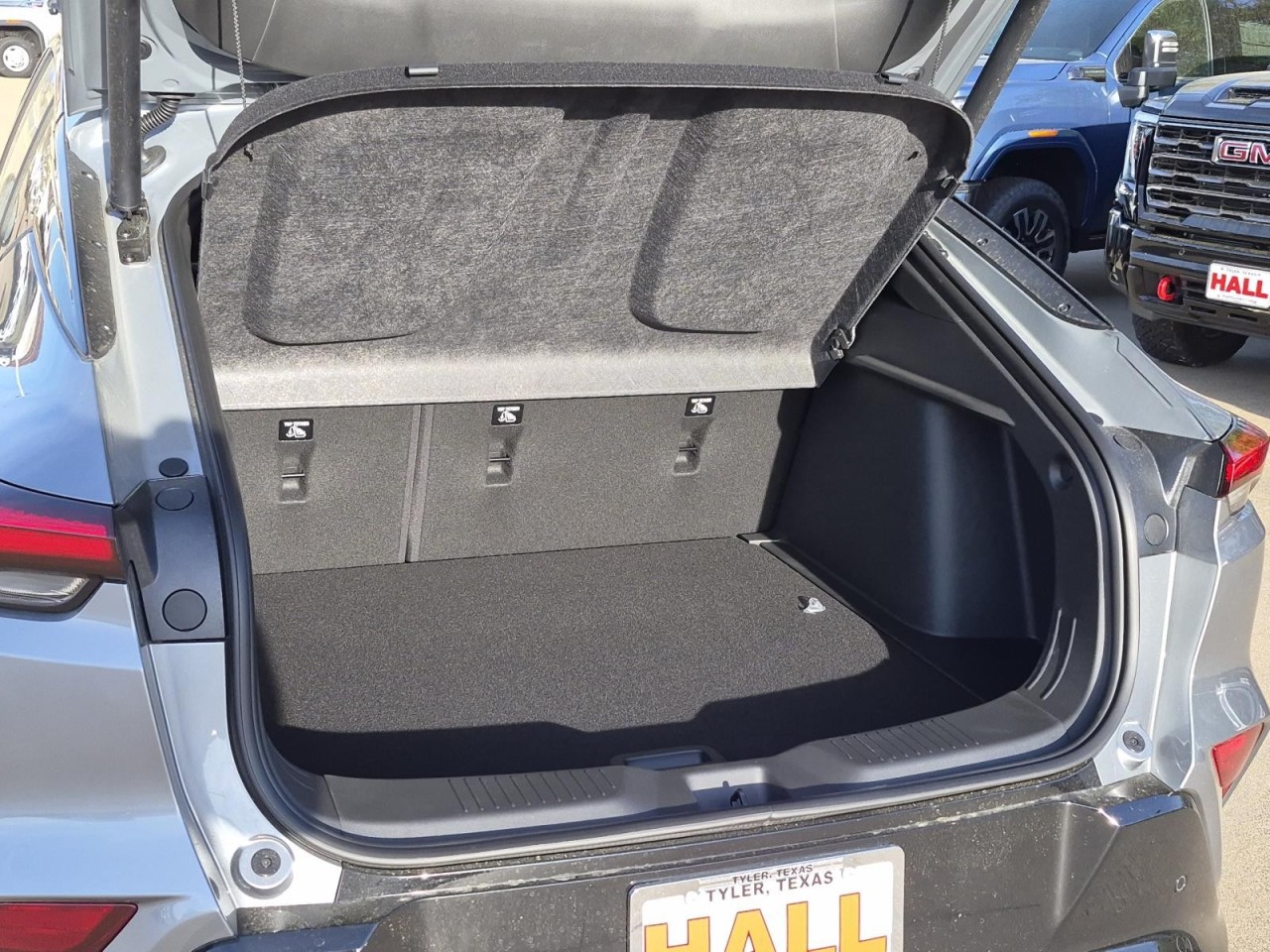 View vehicle photo 6