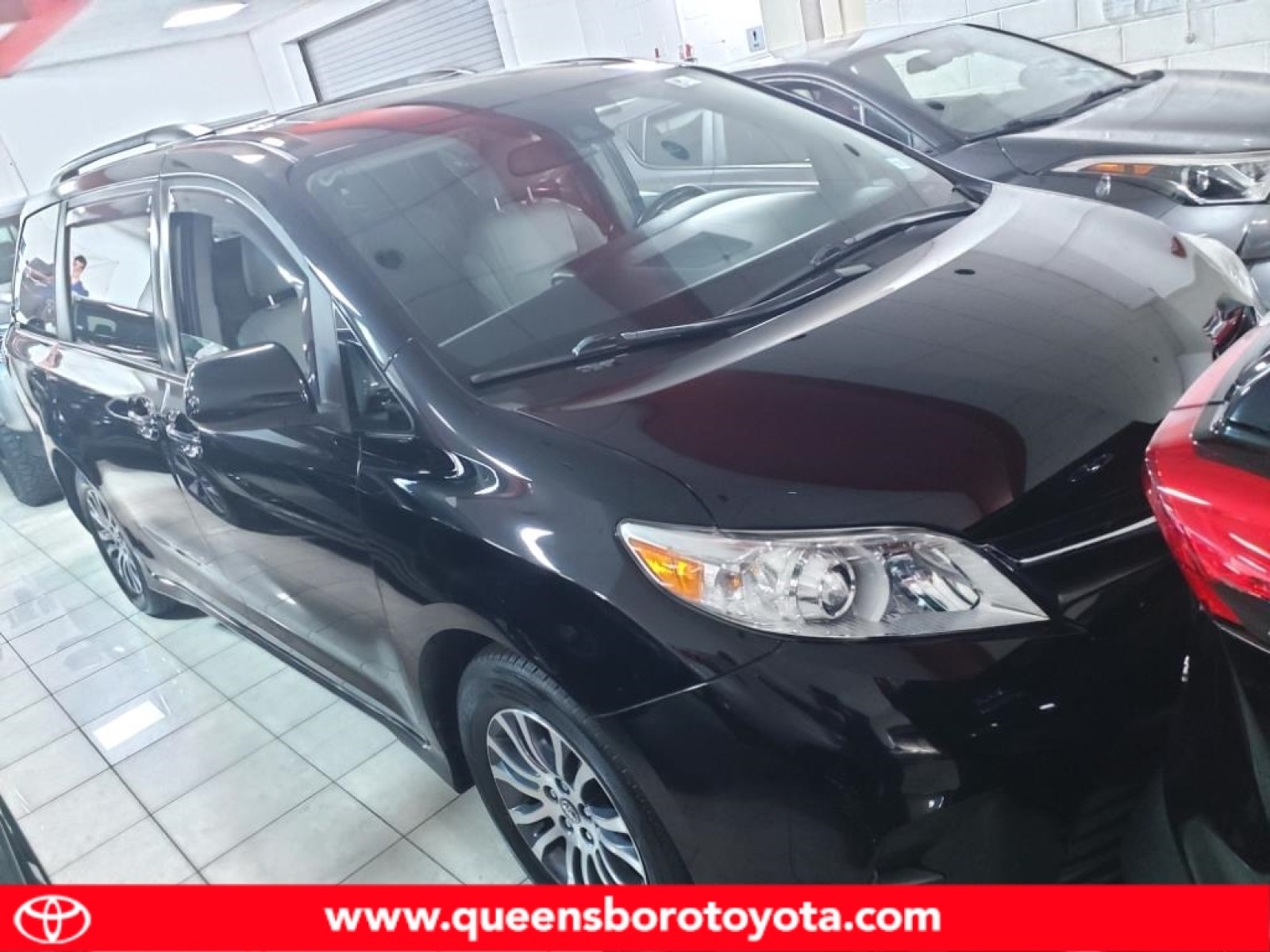 Used 2020 Toyota Sienna XLE with VIN 5TDYZ3DCXLS045284 for sale in Woodside, NY