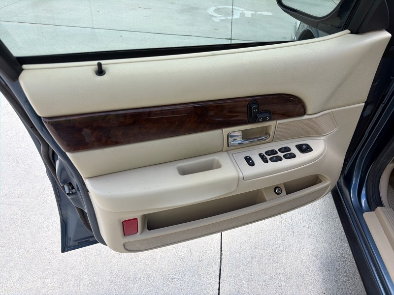 2007 Mercury Grand Marquis LS LOW MILES 52,599 1 OWNER in ,