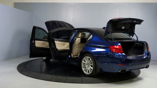 2011 BMW 5 Series 550i 13