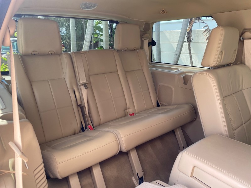 2010 Lincoln Navigator 4WD SUNROOF LOW MILES 31,209 in , 