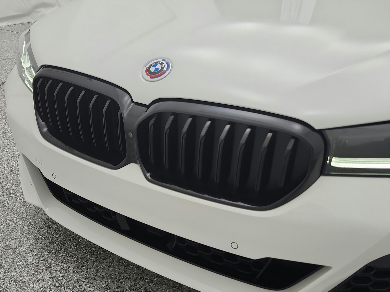 Used 2023 Alpine White BMW M550i xDrive Sedan image 16