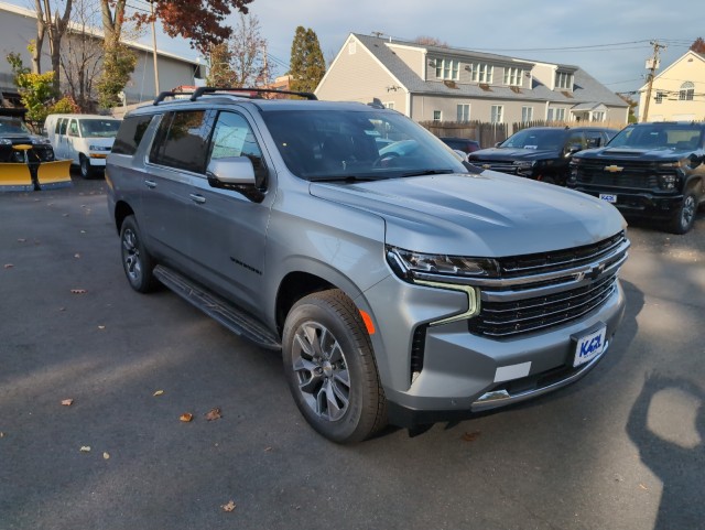 2024 Chevrolet Suburban LT 3