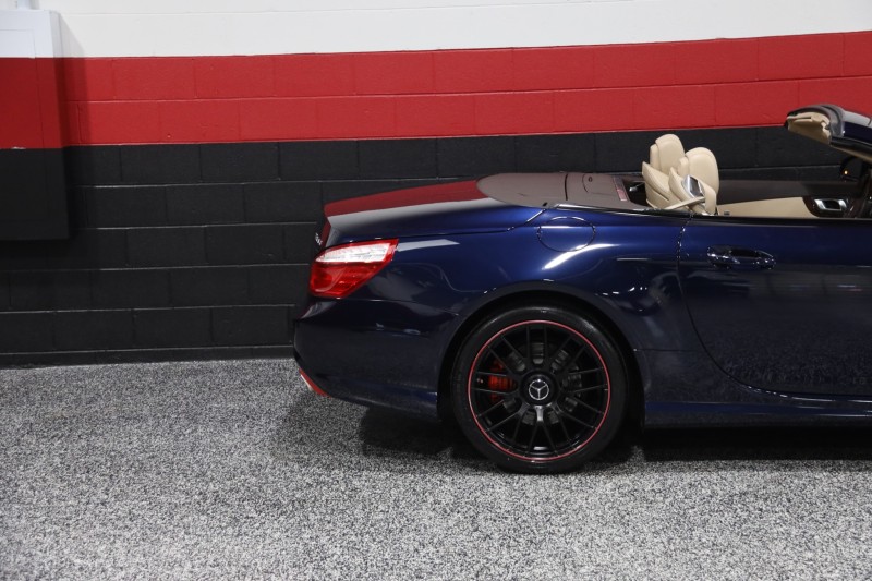 2013 Mercedes-Benz SL 550 AMG Sport 2dr Roadster in , 