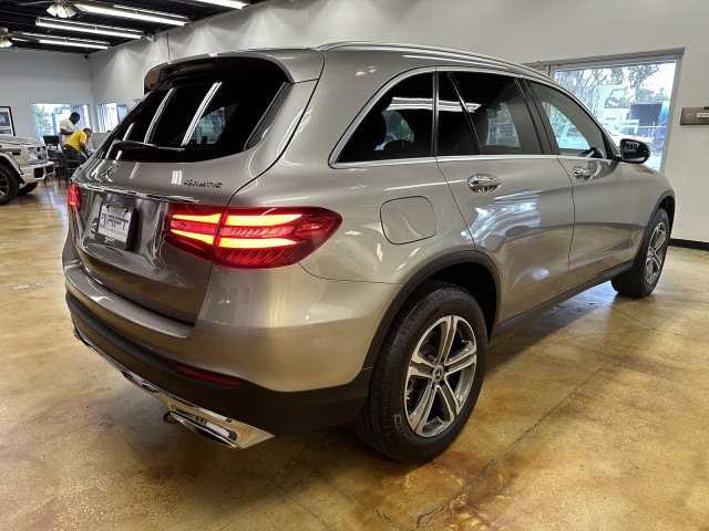 2019 Mercedes-Benz GLC GLC 300 12